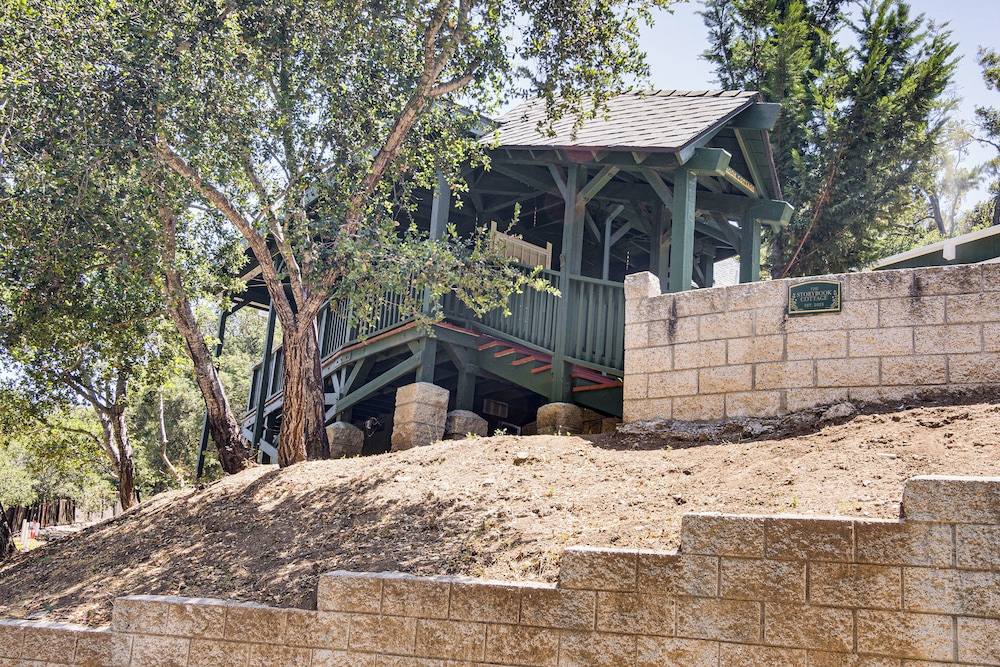 The Storybook Cottage: Every Stay Tells a Story!