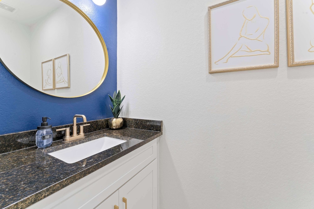 NRG Medcenter 4BD 4 5BA w Fencedyard Washerdryer