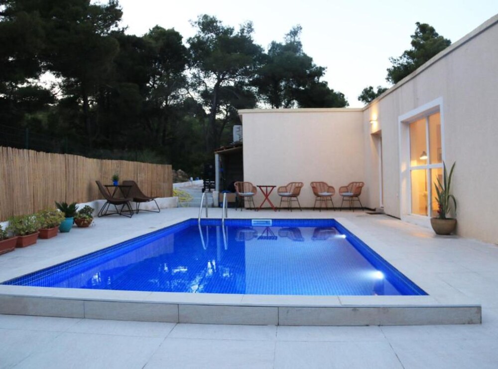 House Leta Cozy Hideaway With Pool