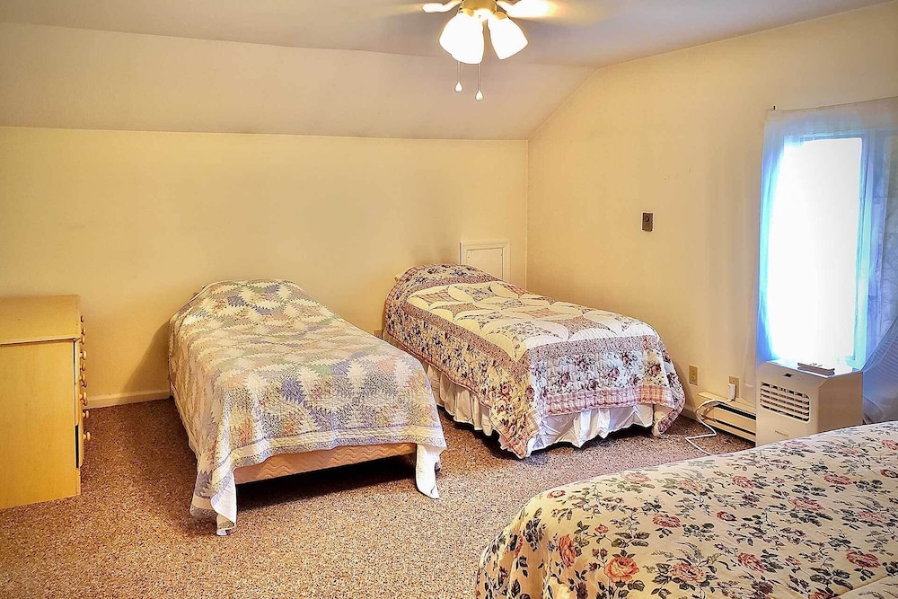 Mountain Top Country Hideaway: 48 Acres, Fire Pit! view 4