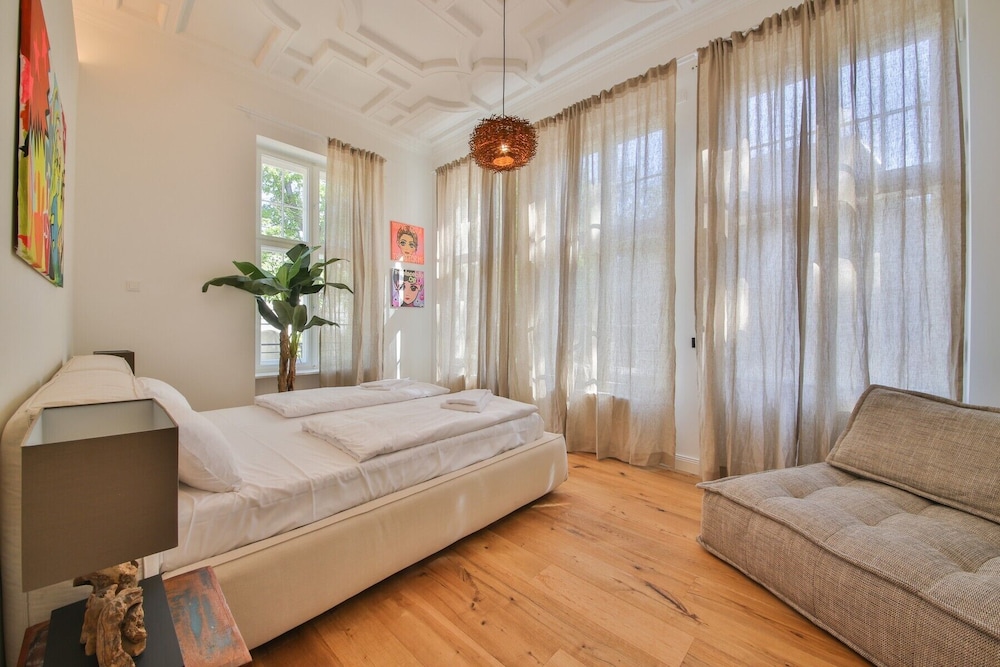 Aeronaut Suites powered by Pearl1