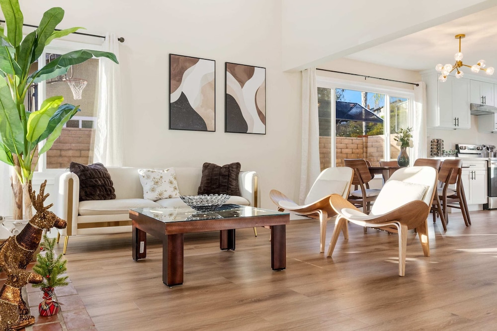 @ Marbella Lane - Cozy Gem Near Nature Trails