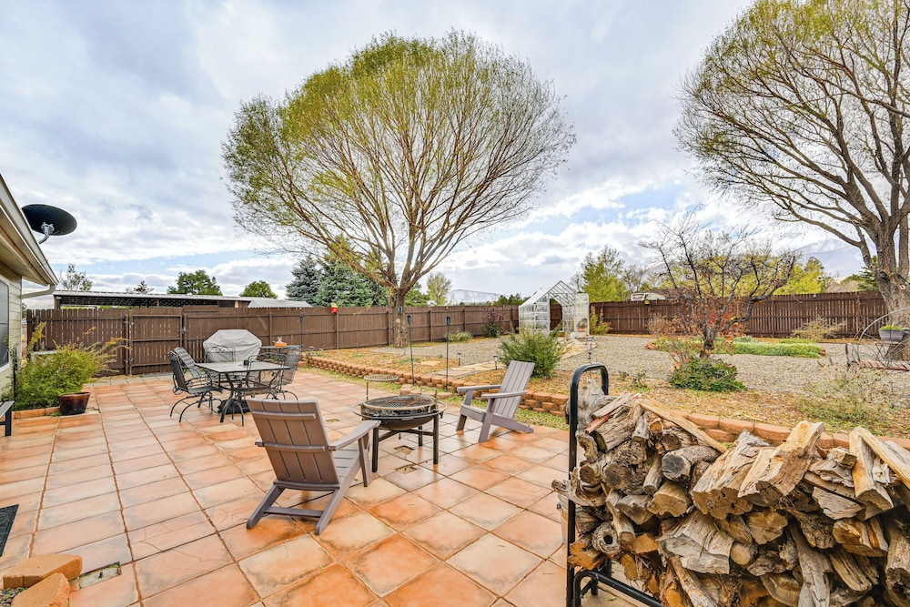 Mtn-view Family Home w/ Grill in Flagstaff!