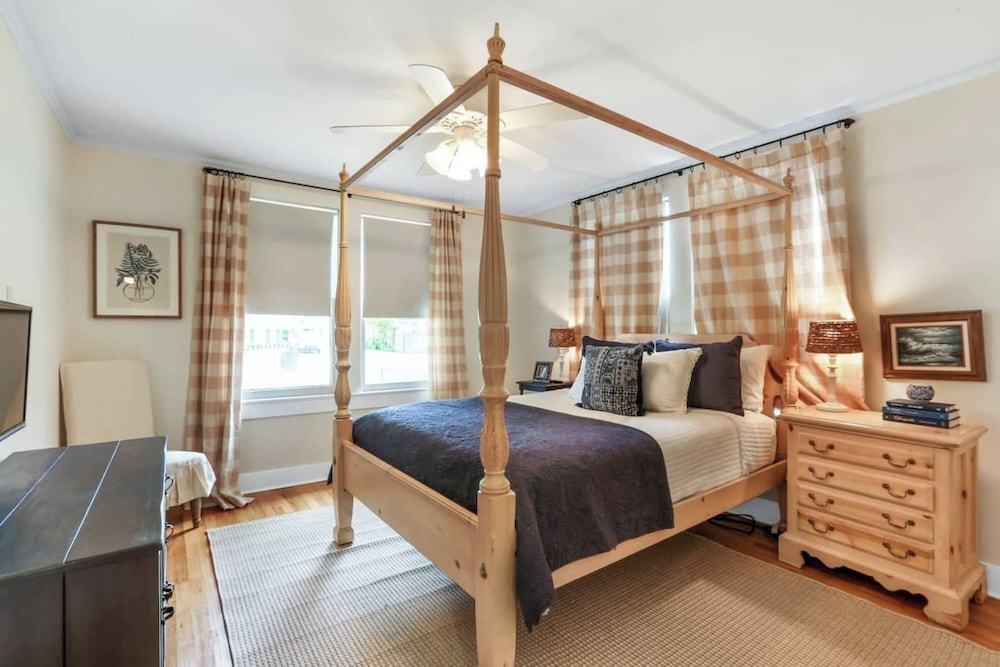 Blissful Blue Bungalow in Baton Rouge view 4