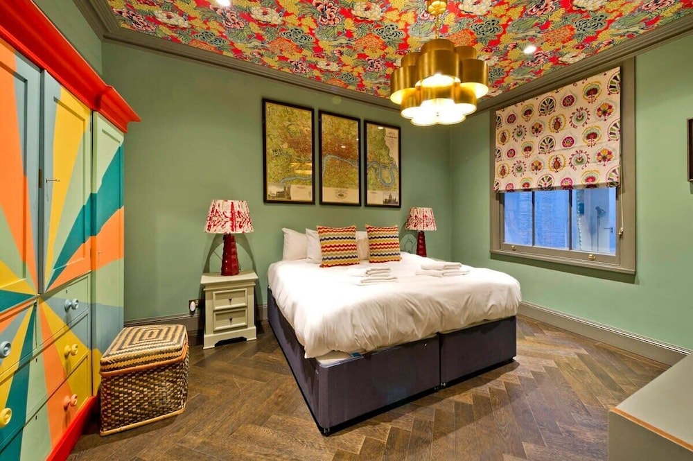 Colourful 3 Bed Kensington Garden Flat