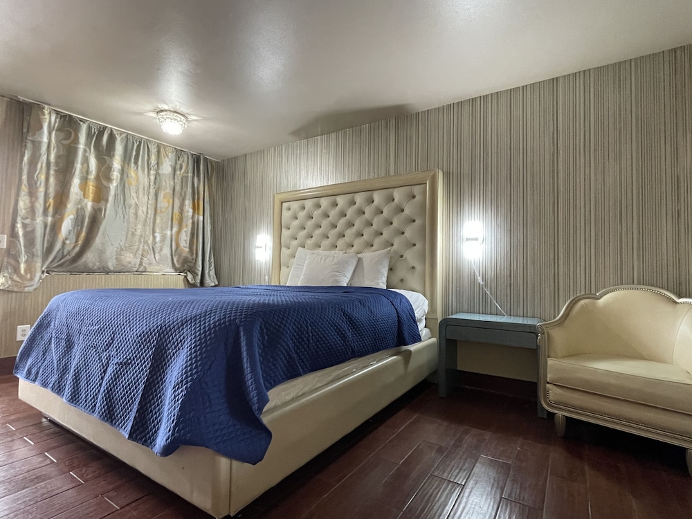 Crown Motel
