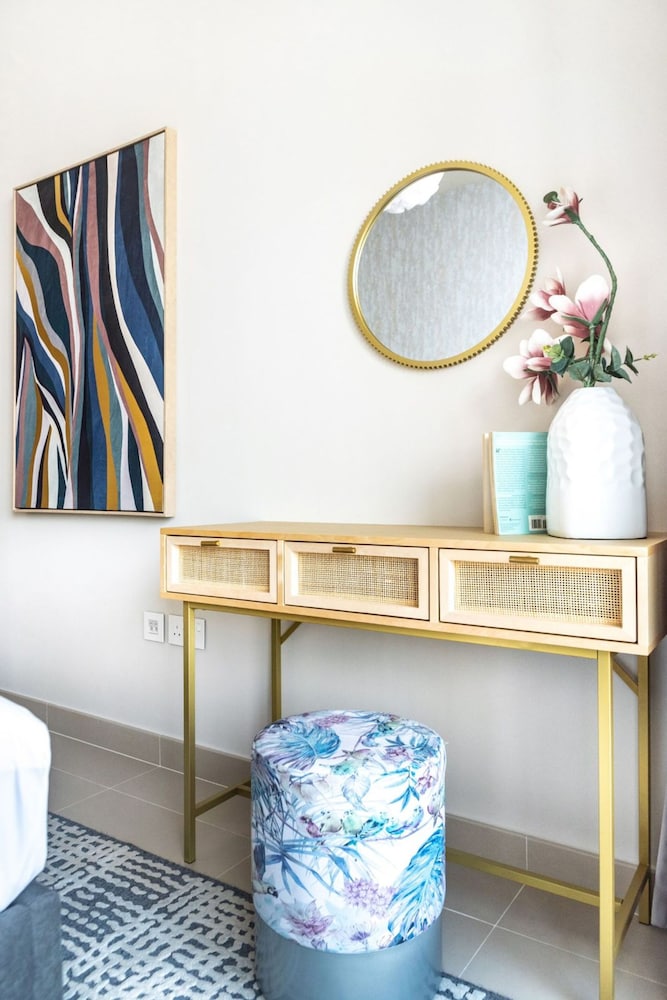 Luxury 2BR at Harbour Gate