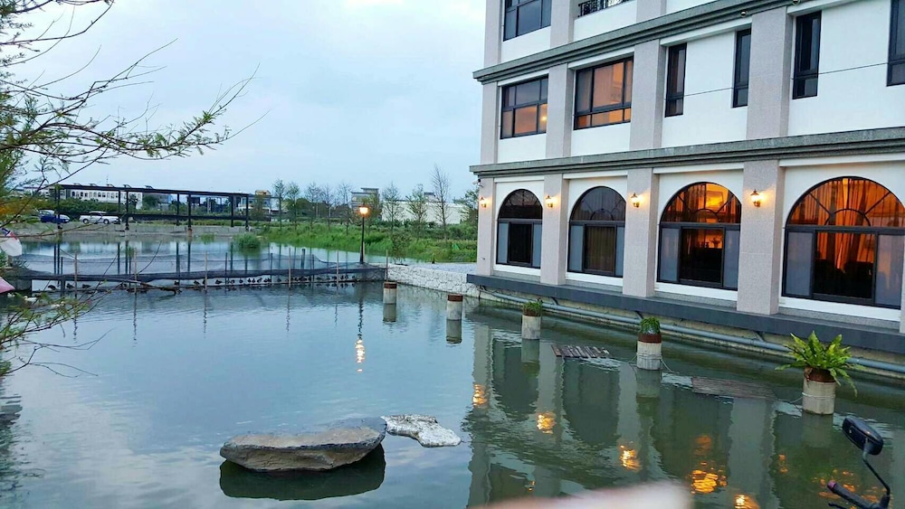 Pearl hall