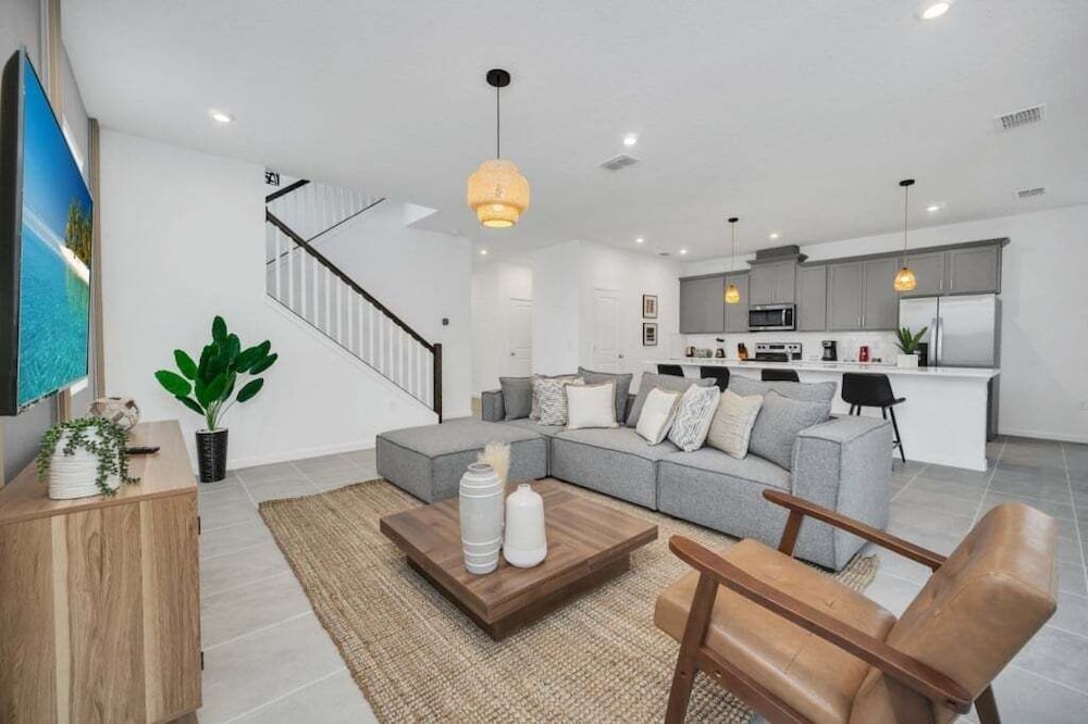 Movie Room, Pool, Theme Rooms Everything Included! 6 Bedroom Villa