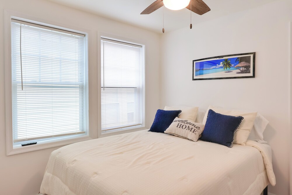 Walk to Downtown & Beach: Ocean Grove Apartment!
