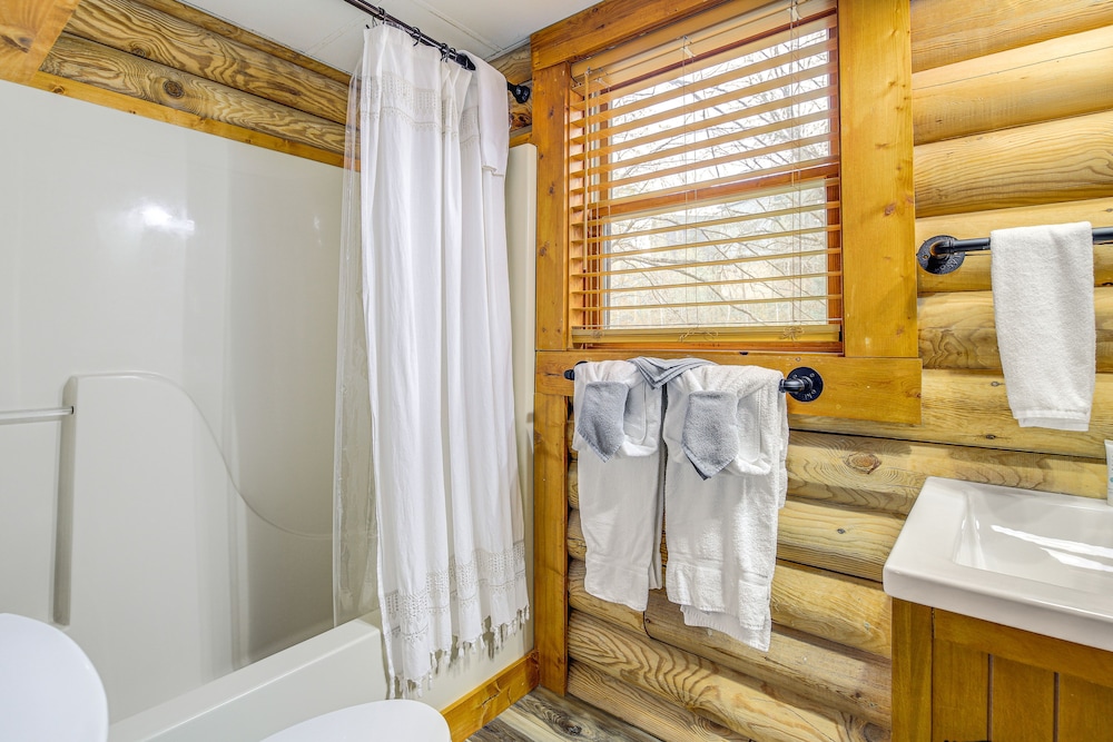 Cozy Family Cabin w/ Hot Tub ~ 4 Mi to Dollywood! view 3