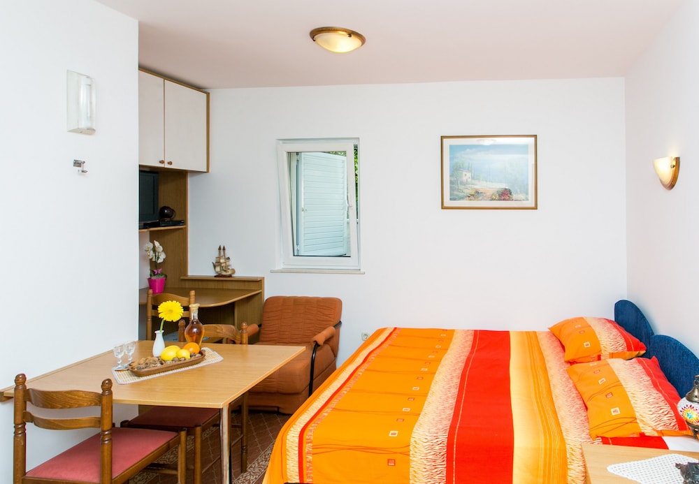 Apartments Miramare & Campara