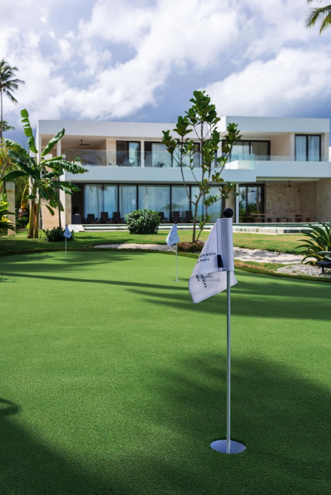 7-br Luxury Beachfront Paradise With Ocean Views