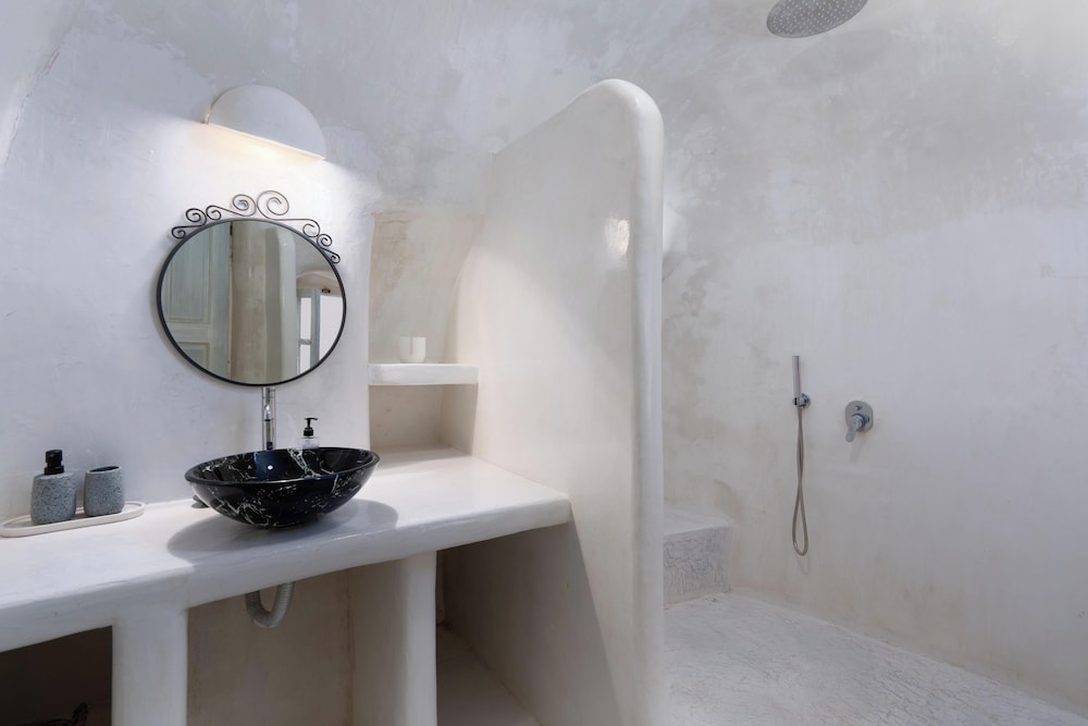 Elyvia Caves photo 4