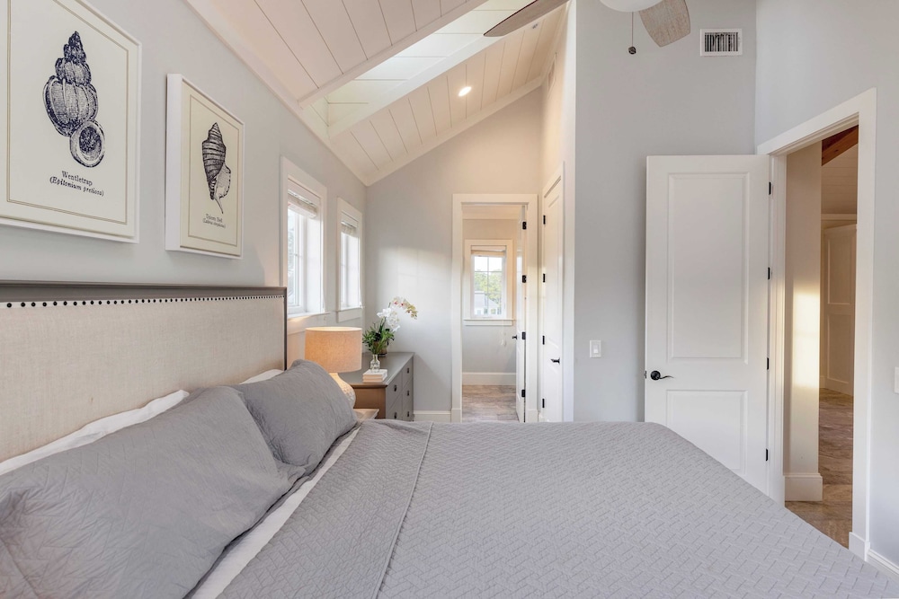 Sleeps 48, 2 Homes w/ Private Beach Access Bradley Circle Buyout by Avantstay