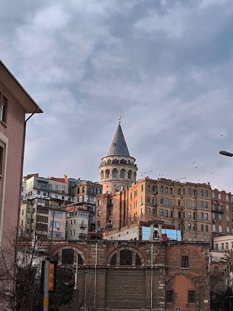 İstiklal Apart