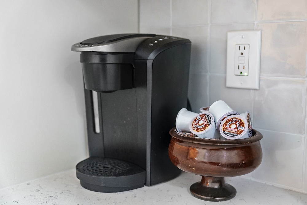 Morrill Modern Retreat Desirable Marion Village! - Image 4