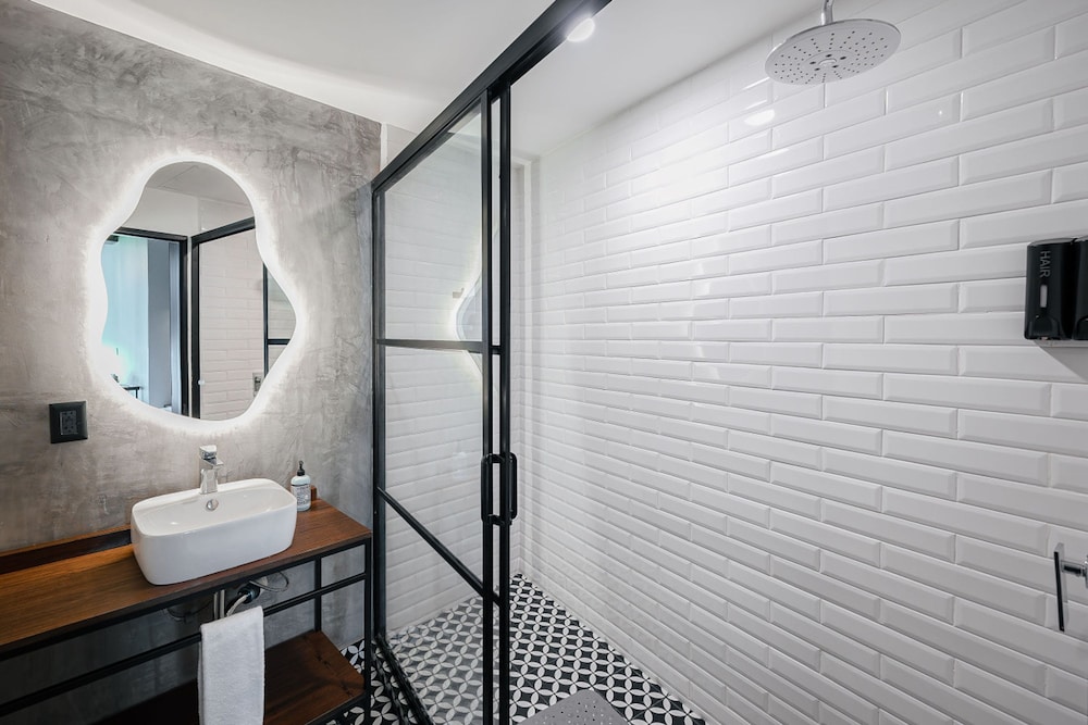 Botanic Loft Stylish Cozy Retreat w Kitchen Private Bath photo 2