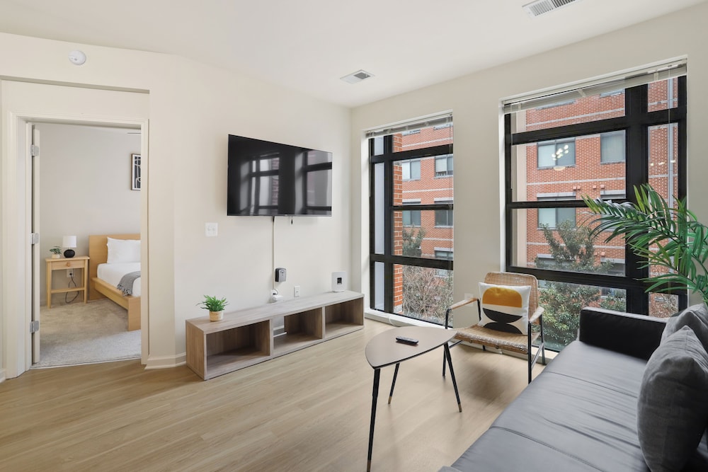 DC Charm in Crystal Apartments