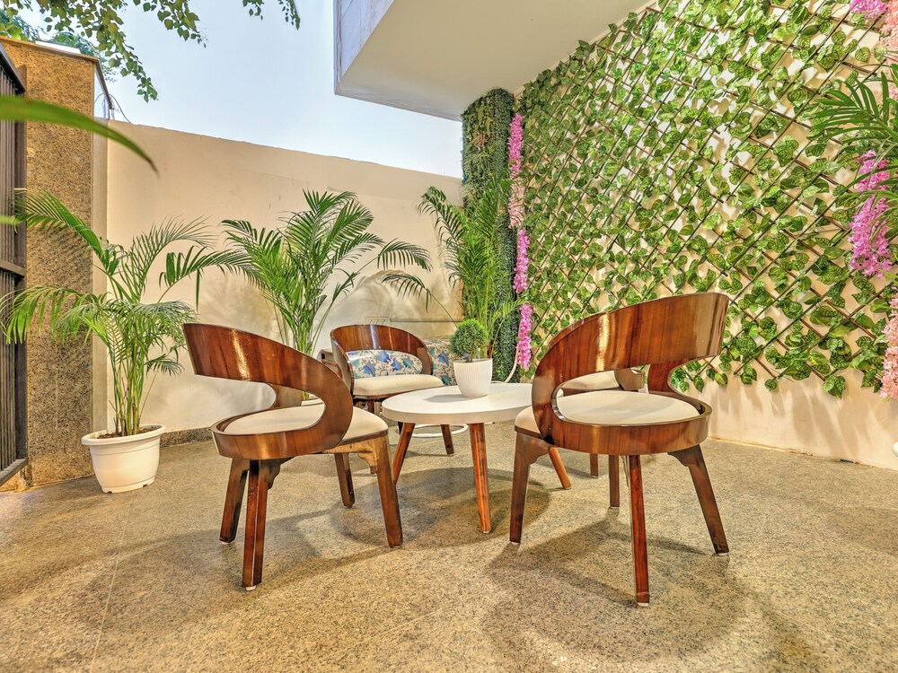 SkyLuxuria Hotel & Service Apartments