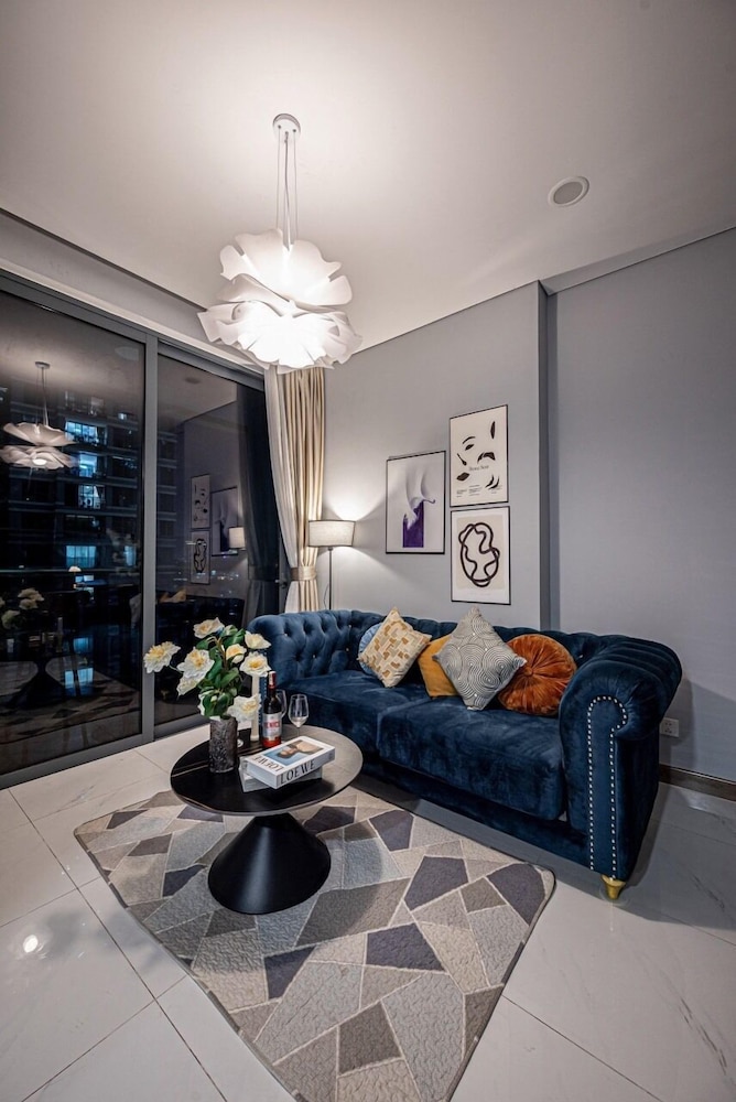 Luxury Sunwah Apartment near Landmark 81 - City View