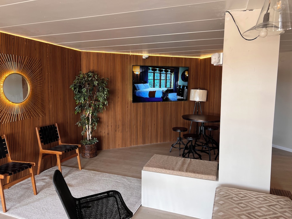 Smartwood Inn