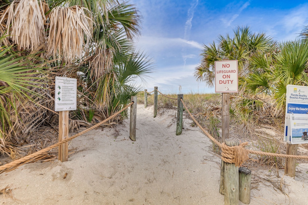 Siesta Keys Home w/ Deck Half Mile to Turtle Beach