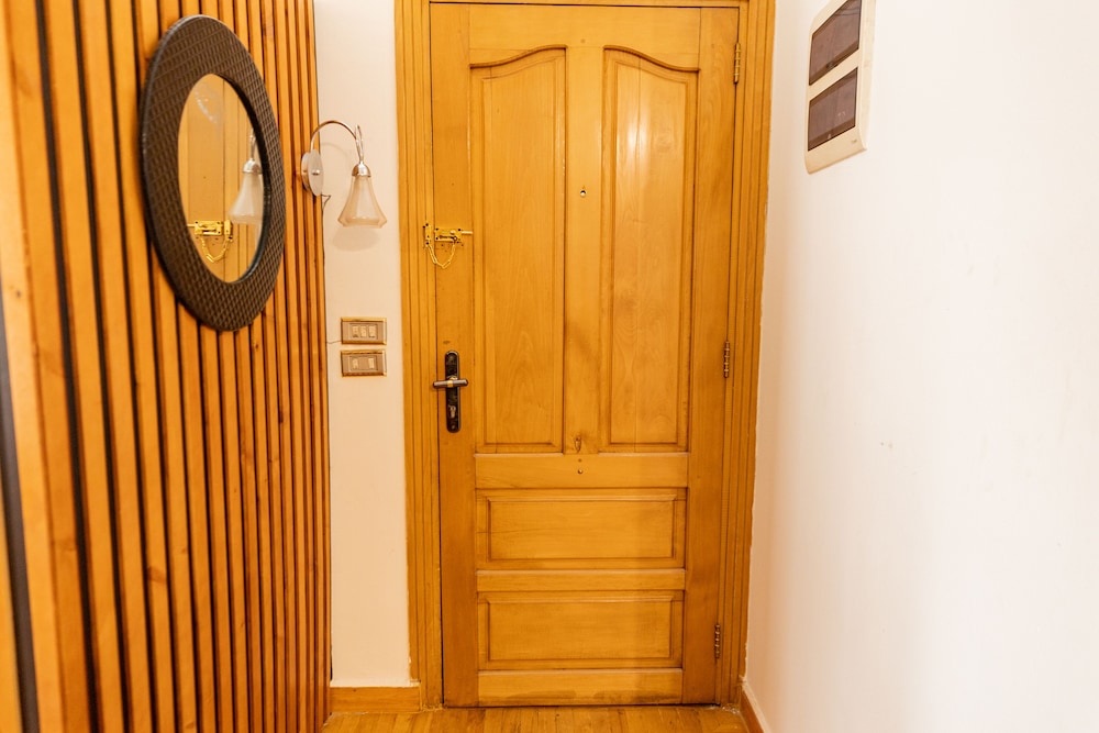 Oak Orchid Opulent 2 BR Apartment with Walk-in Closet