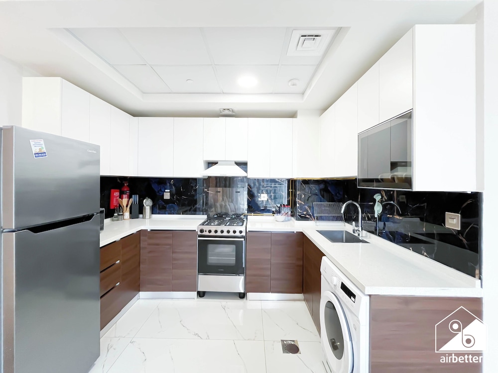Jewelz Luxury 2BR Balcony, Pool & Garden Views