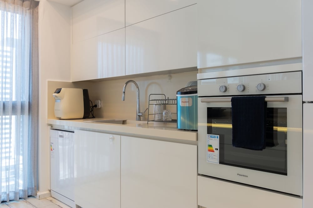 3 BR SeaFront APT Prestigious Tower