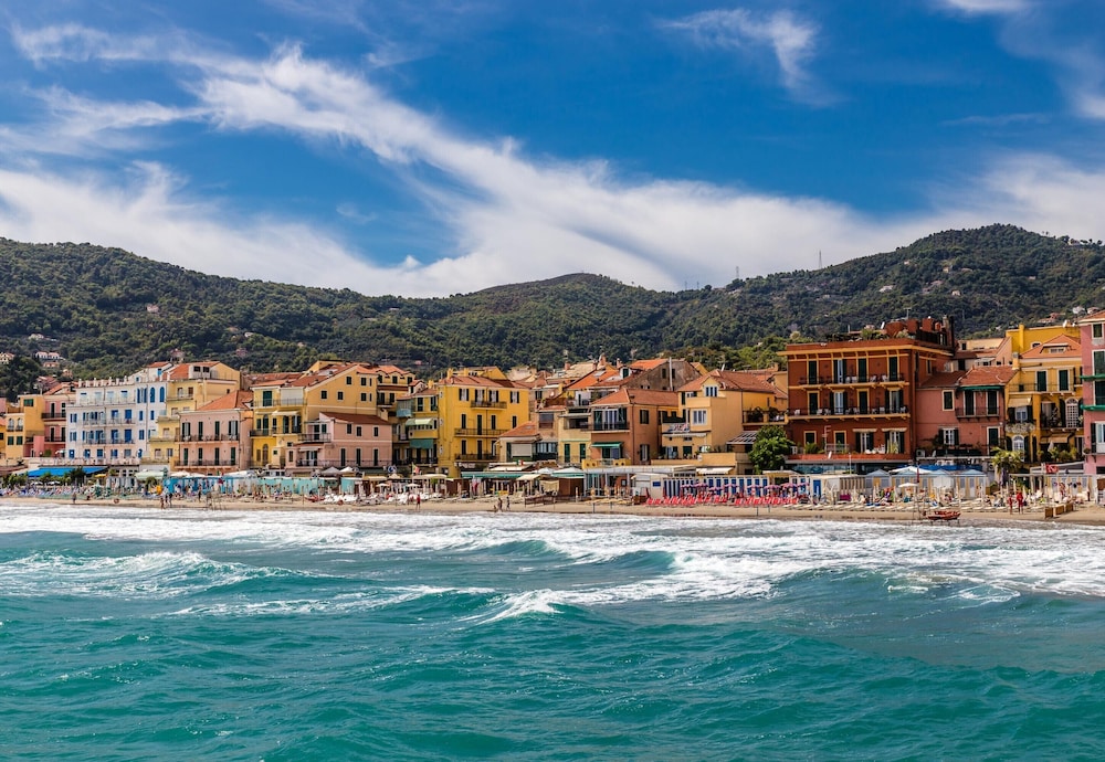 Beachy Vibes- 900m From the Beach view 3