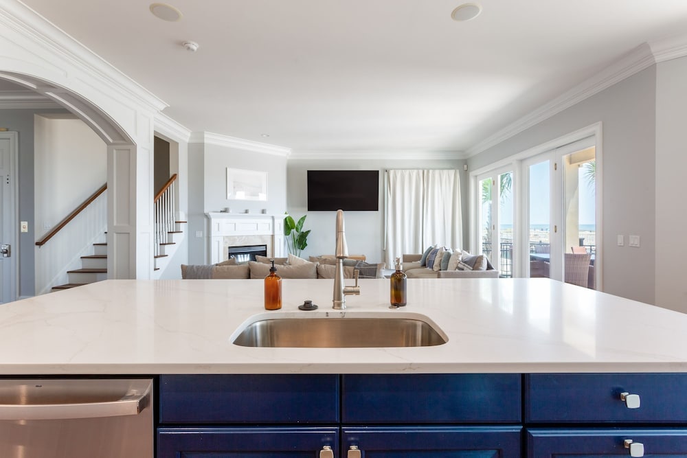 Lido by Avantstay Oceanfront Home w Pool Hot Tub Game Room Gorgeous Views