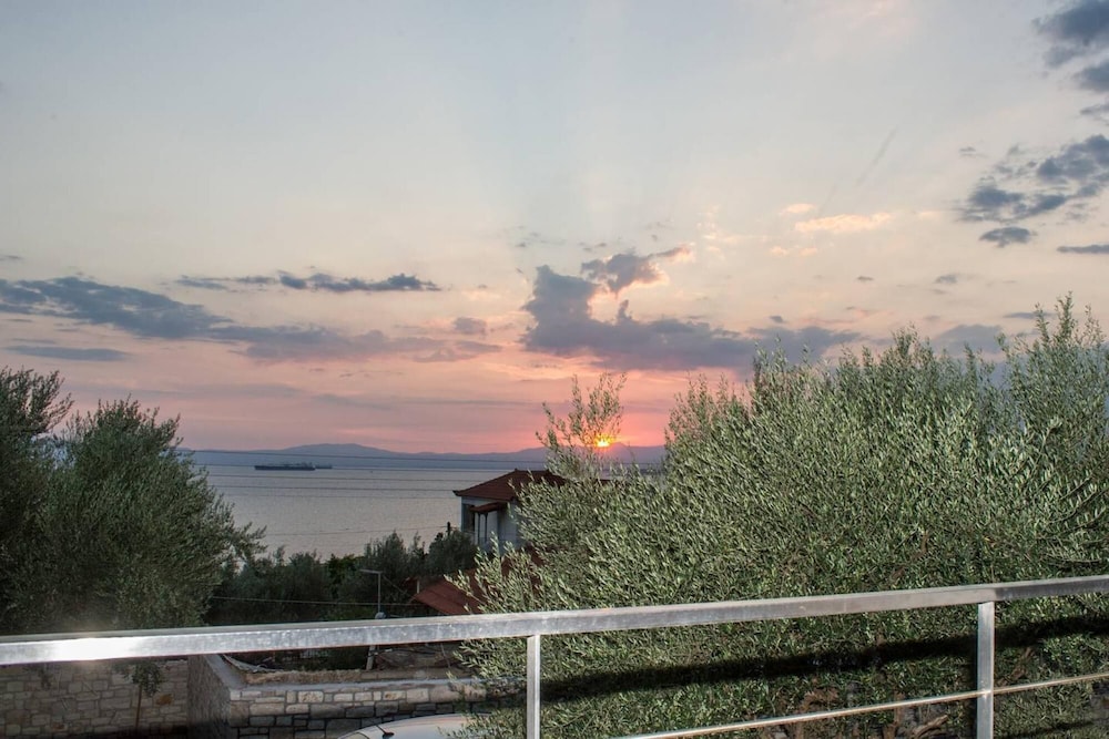 Nina s Villa Cosy Seaview Retreat