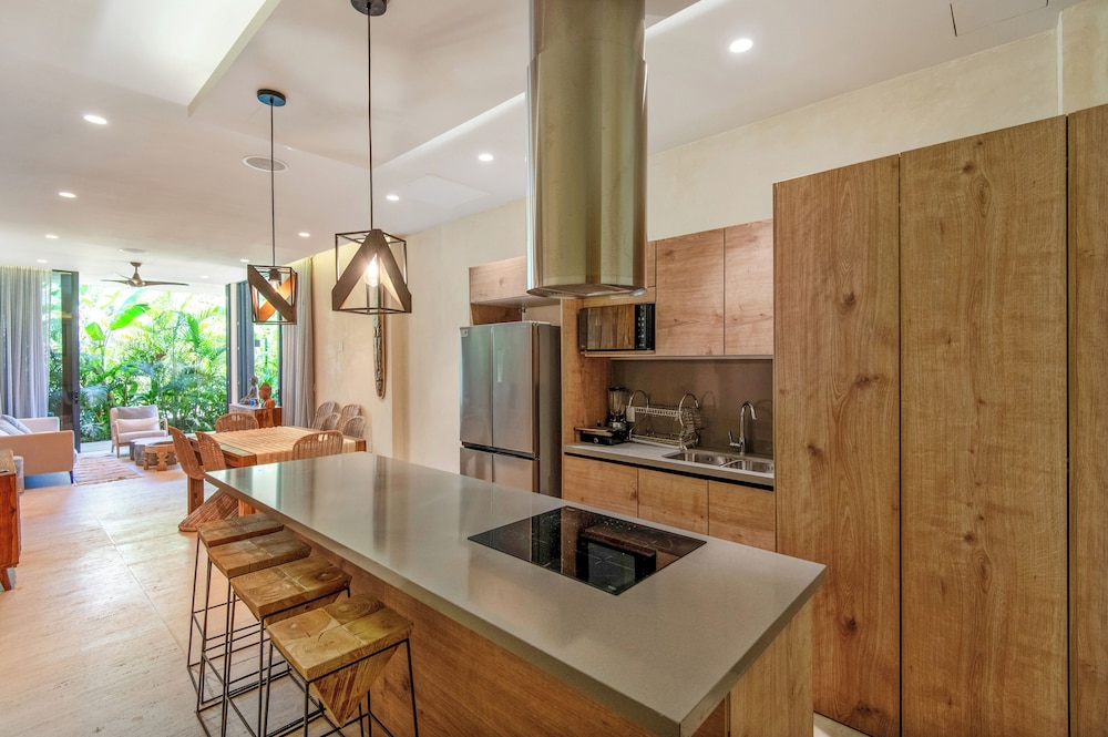 Modern Retreat with Private Garden and Jacuzzi