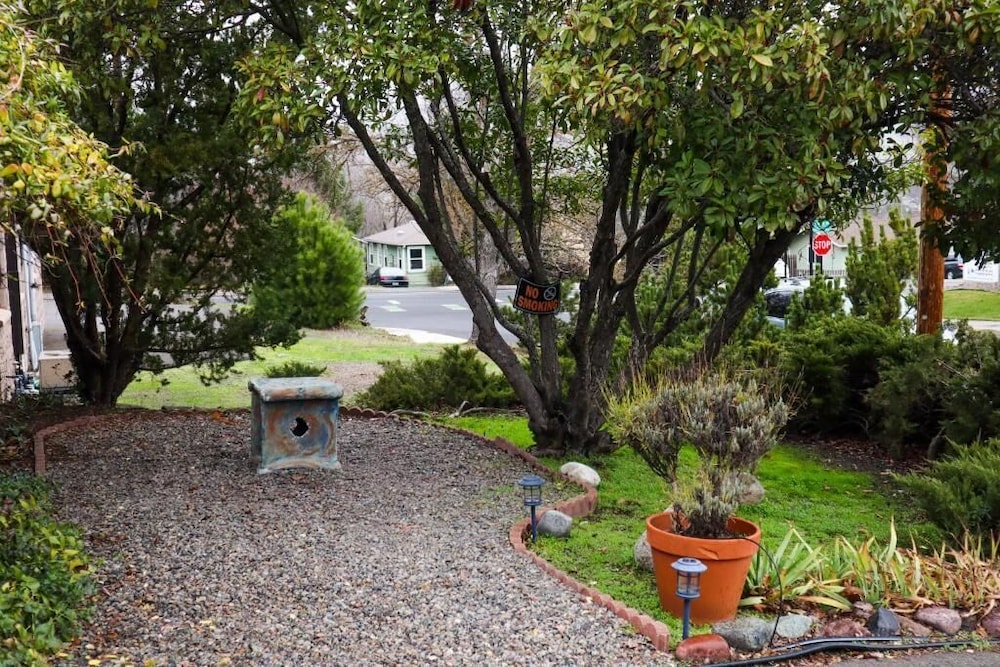 Ashland Vacations - Ashland Commons Hostel - Property Image 20