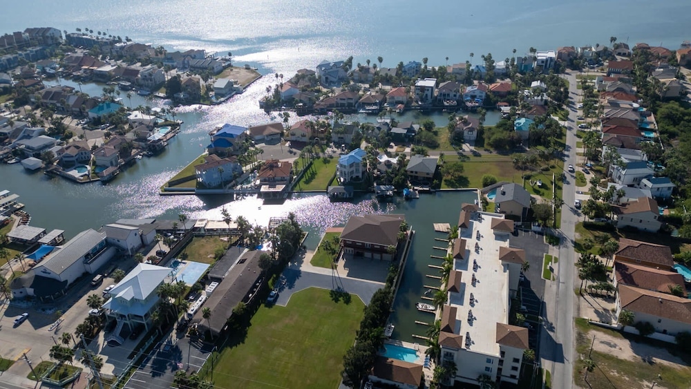 Channel Views Private Boat Slip Pool & Patio 3 Bedroom Apts