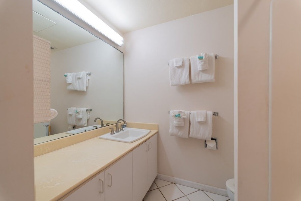 Turtle Bay Bird Of Paradise**ta-052128819201 2 Bedroom Condo by RedAwning