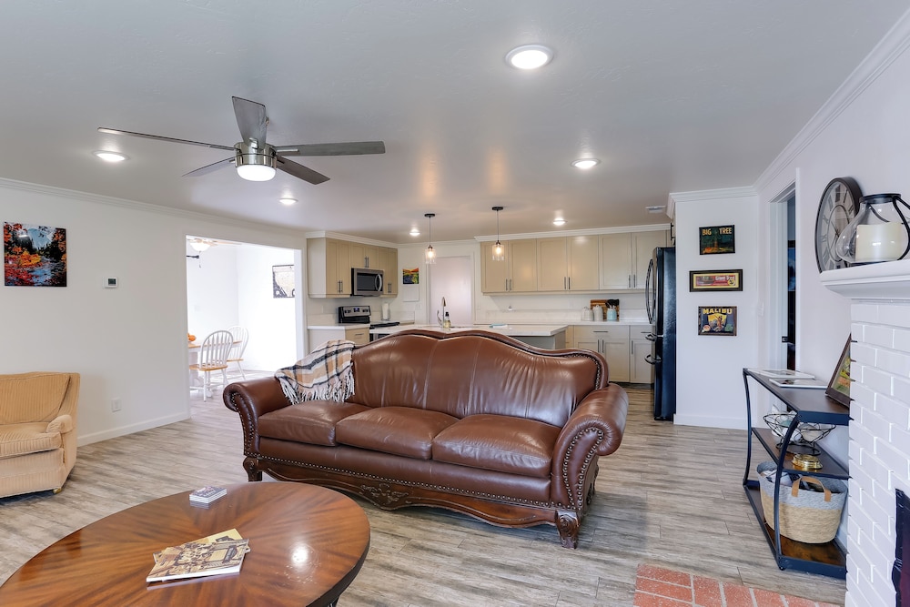 Mtn-view Home w/ Patio & Grill in Woodlake