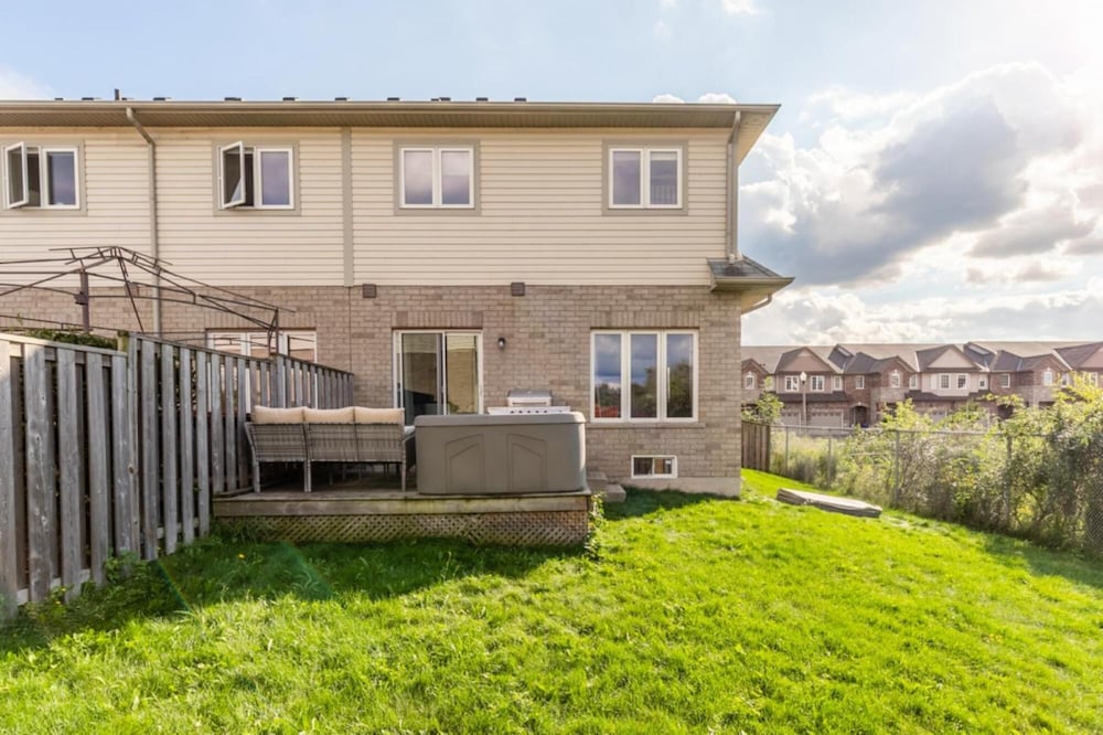 Unique Townhome Private HOT TUB Gym Sauna BBQ Playground Garage - Image 5