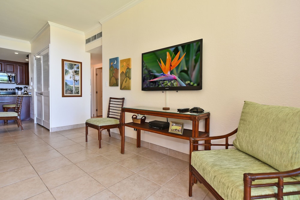 Kaanapali Shores #160 2 Bedroom Condo by RedAwning