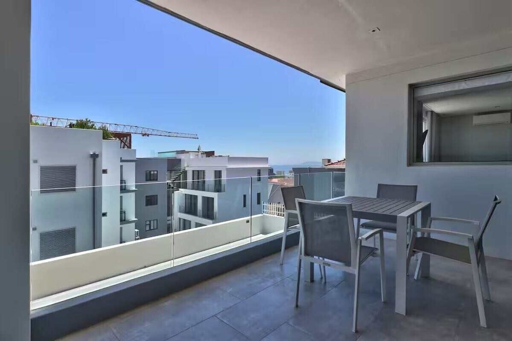 Deluxe Luxury 2 Bedroom Apartment, Seapoint