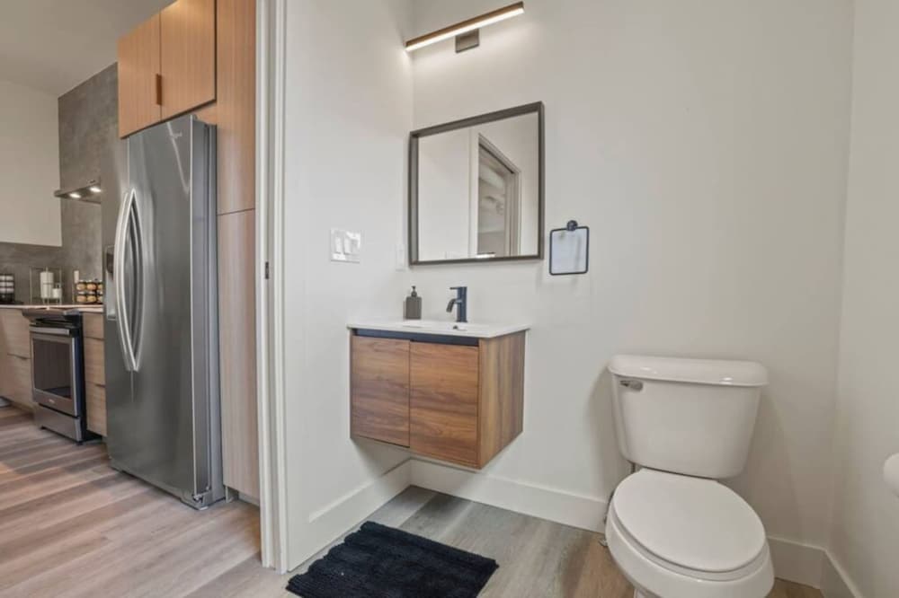 Work Of Art -3 Bedroom Elegant Townhome-columbus