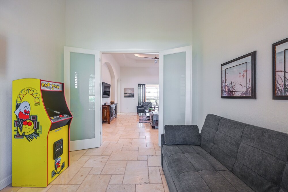 'paradise Palms' Cape Coral Home w/ Dock!