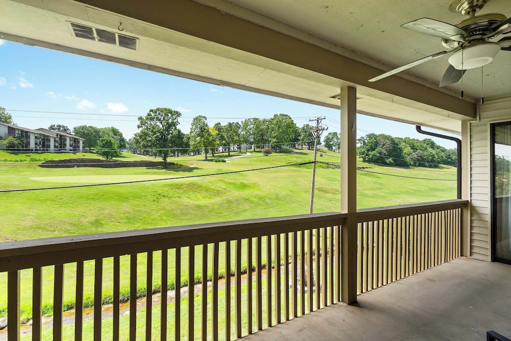 Quittin' Time Stay for 6 With Golf Course Views & Resort Amenities