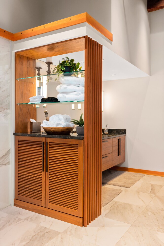 Exquisite 3BDR Penthouse in Downtown TC view 5