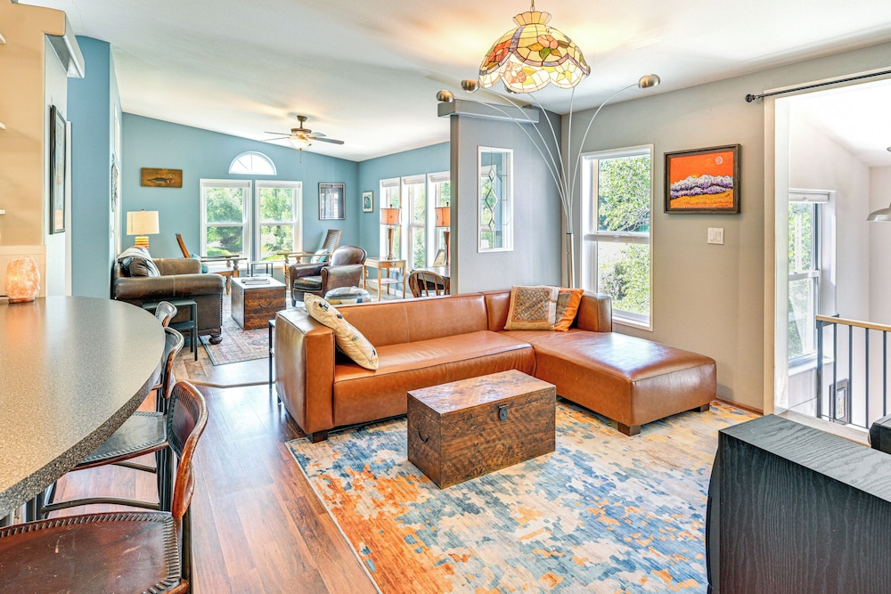 Creekside Buena Vista Retreat: Walk to Main St!