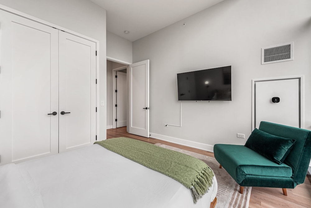 Luxury Penthouse 3BR Prime Location