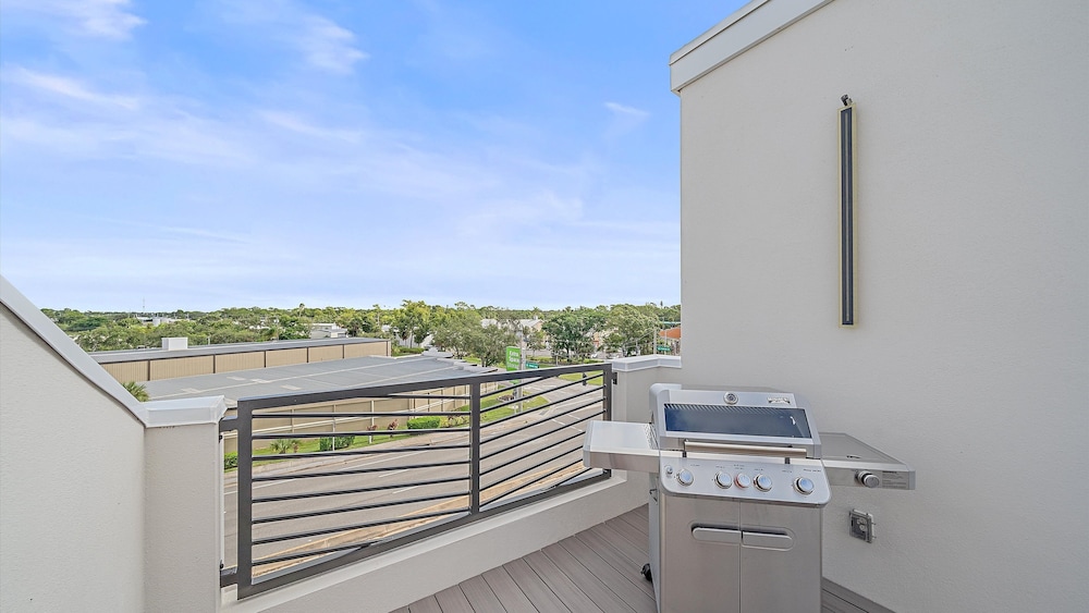 Coastal Moderne 2 Bedroom Townhouse
