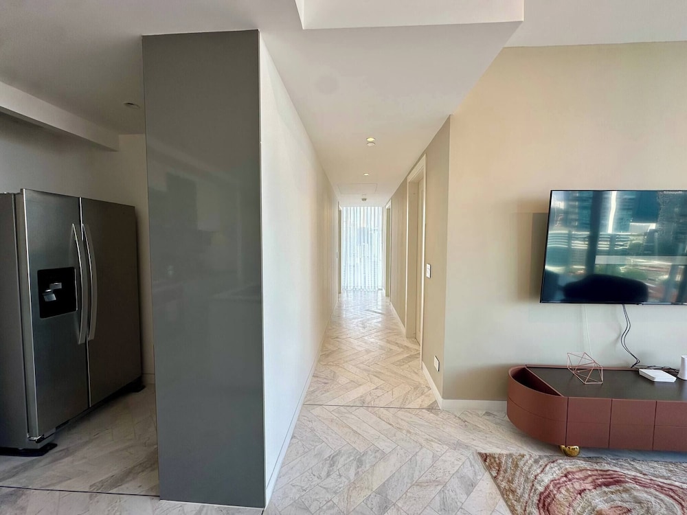 Luxury apt in Panama City 2 Rooms 3 Baths & Office
