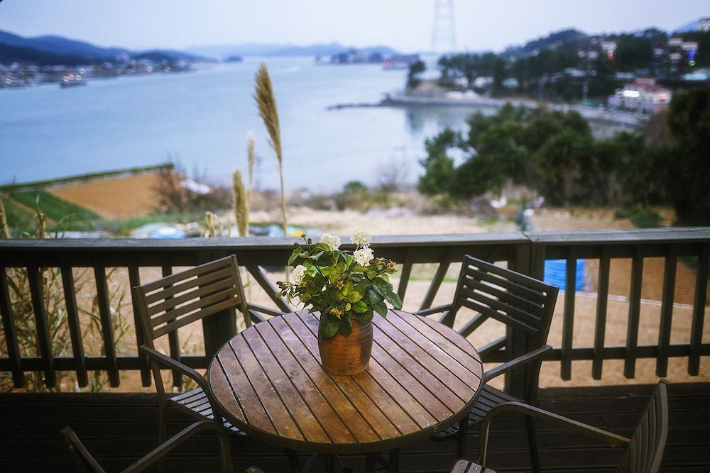 Tongyeong MongDol House